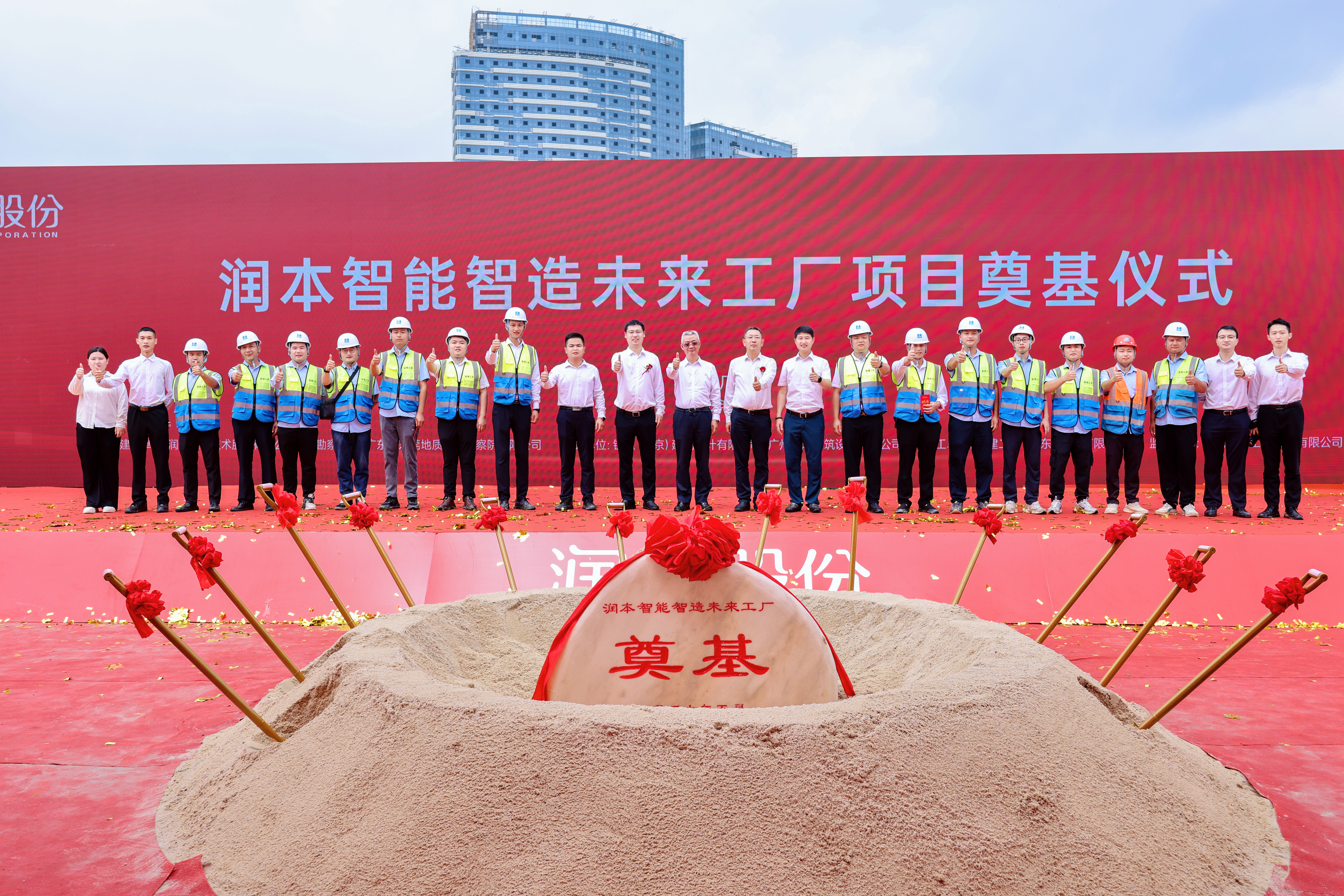 公司人员合影.jpg