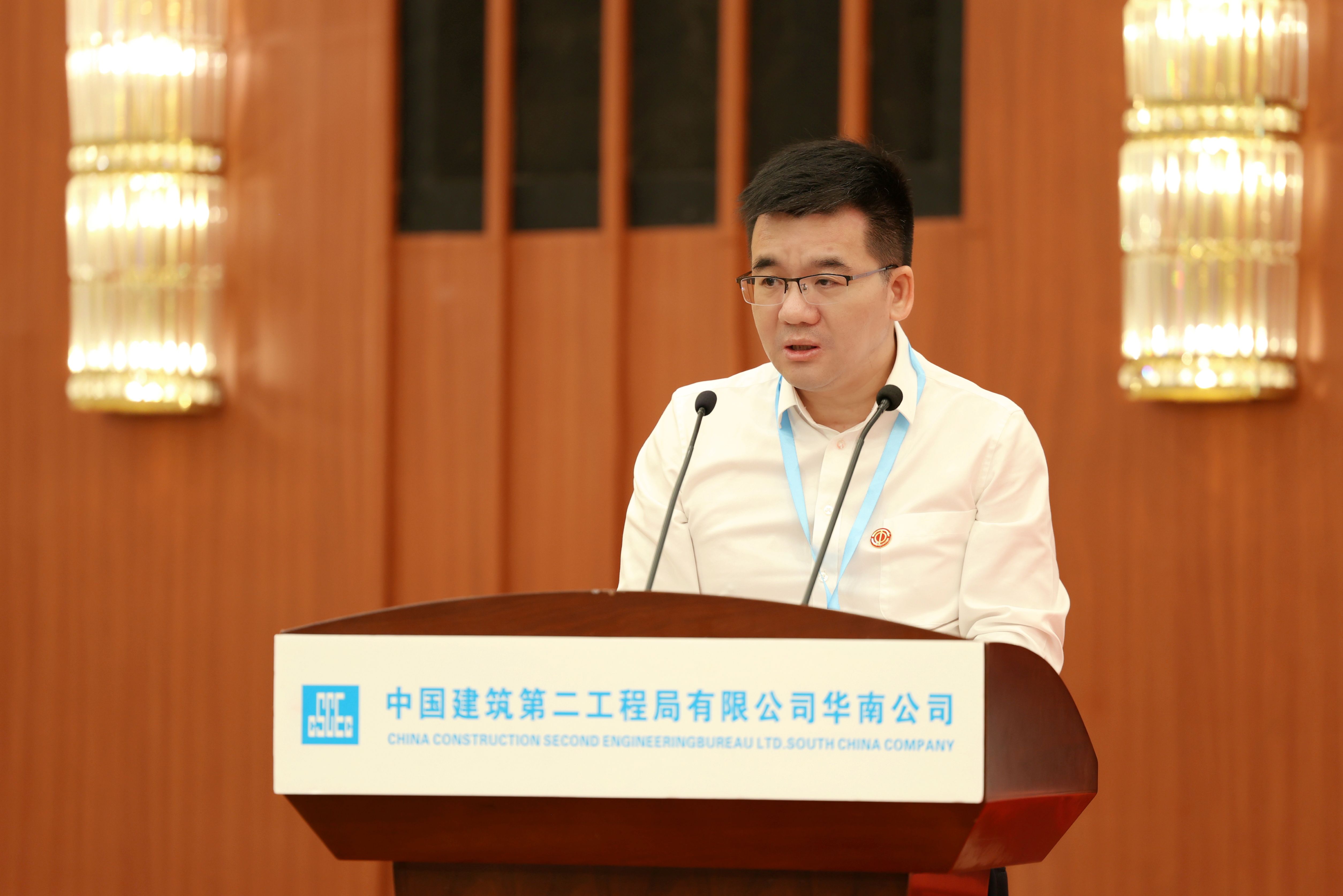 罗书记照.jpg 罗书记照.jpg