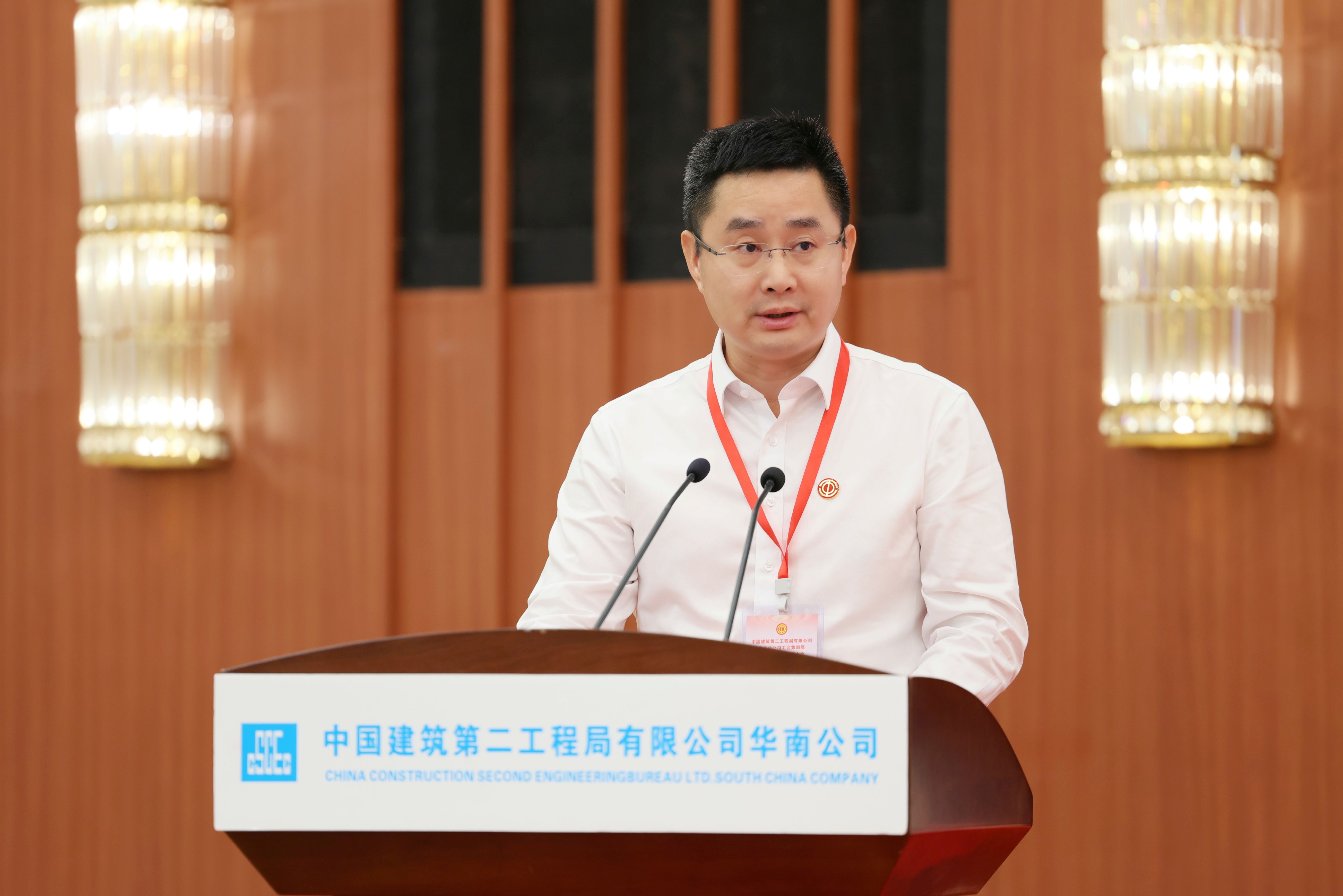 李主席照.jpg 李主席照.jpg